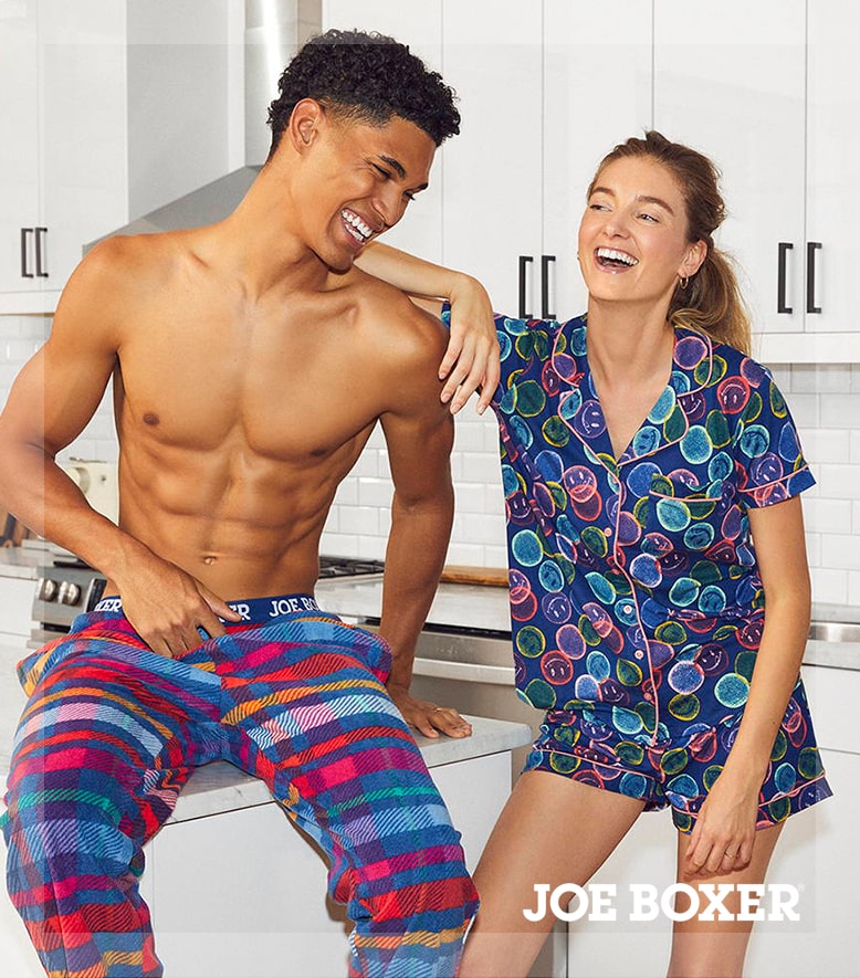 Joe Boxer - Couple in pyjama in the kitchen